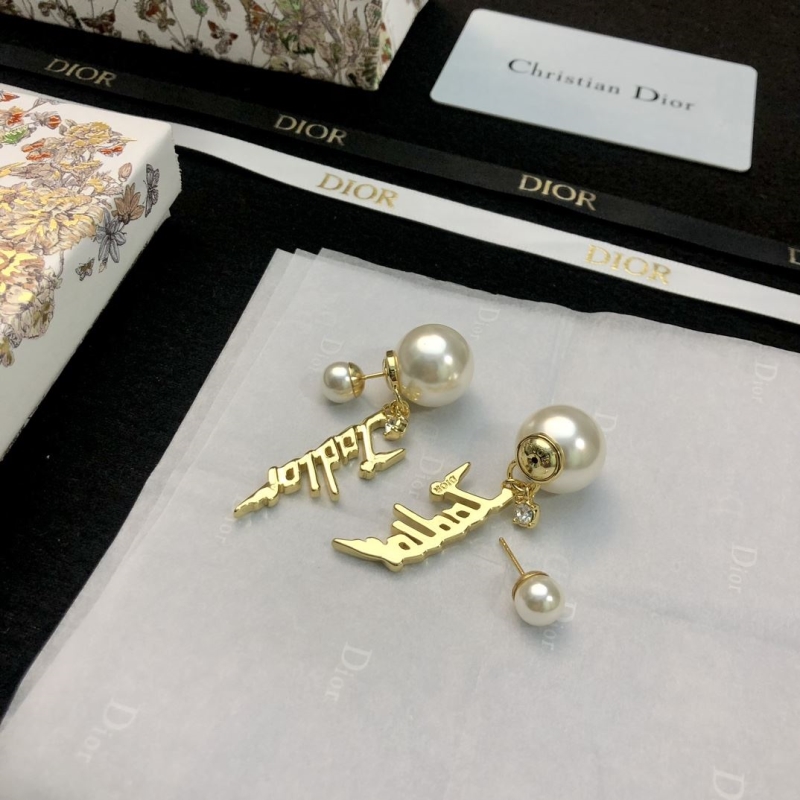 chr1st1an D10r earrings